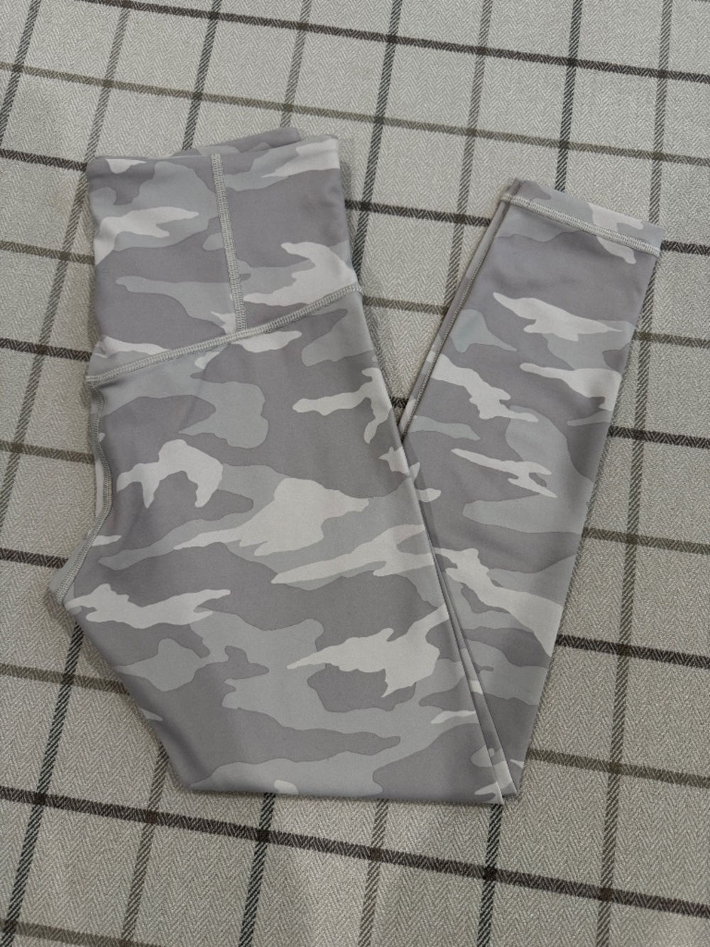 Athleta Camo in Grey Cream No Seam ⅞" Legging Size XS